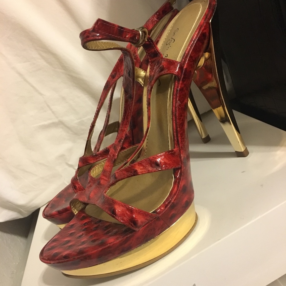 Red heels 👠